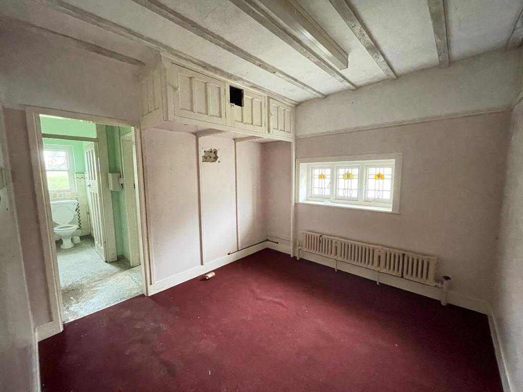 Lot: 93 - DETACHED PERIOD BUILDING WITH POTENTIAL - First floor room